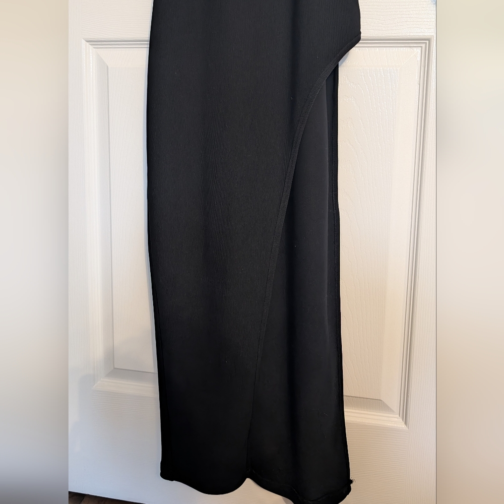 Formal Dress - Picture 2 of 4